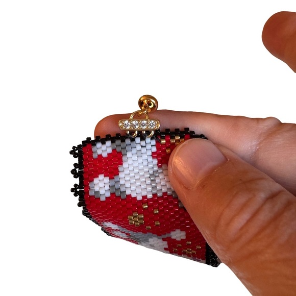 Hand Crafted Beaded Fancy Poodles Bracelet 7.5 inches Magnetic Clasp - Picture 5 of 10